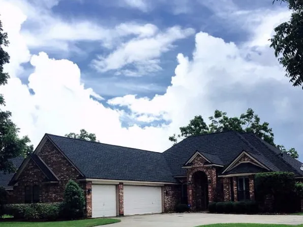 107 Pearl Dr, Lake Jackson, TX 77566