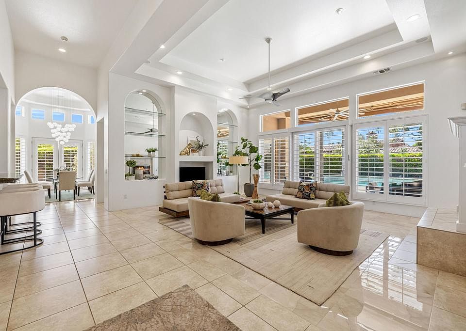1st image of 14 Collegiate Cir