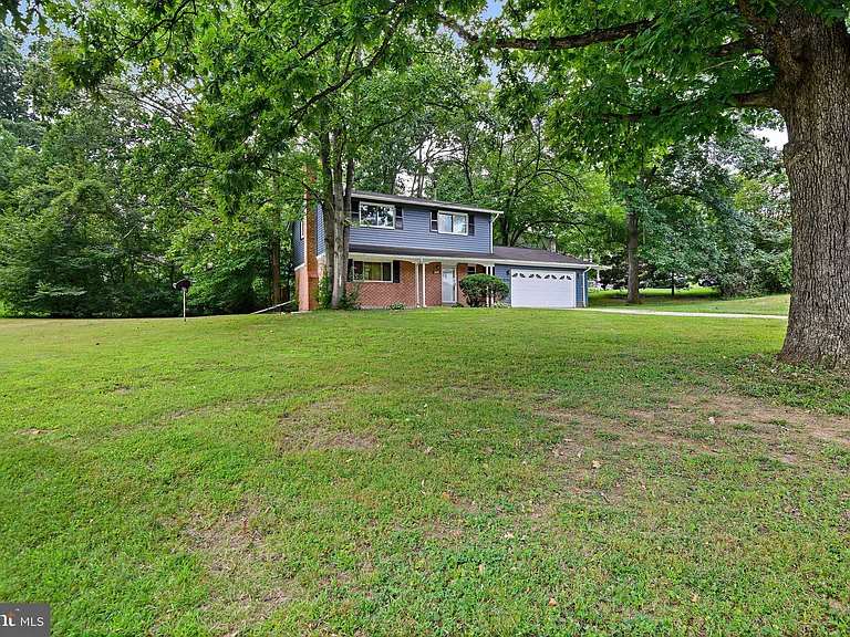 8701 Parliament Dr — Photo 3