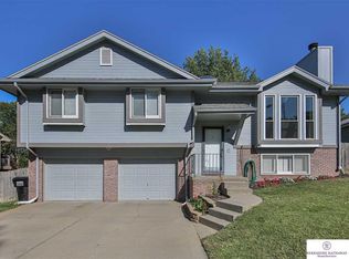 7817 La Vista Dr, La Vista, NE 68128