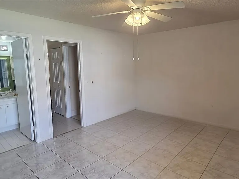 920 SE 2nd Ave #7 — Photo 2