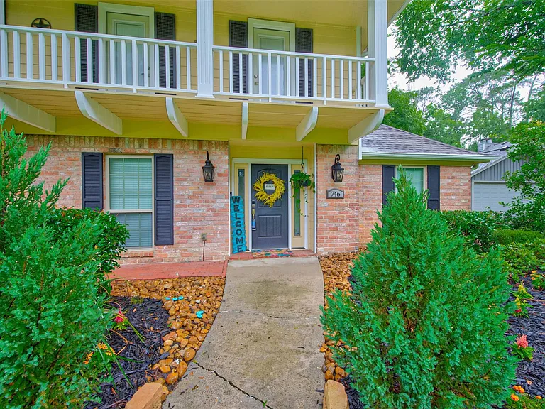 746 Stone Mountain Dr — Photo 4