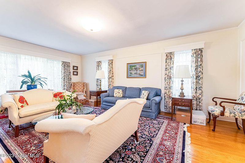 4th image of 1463 Regent Street