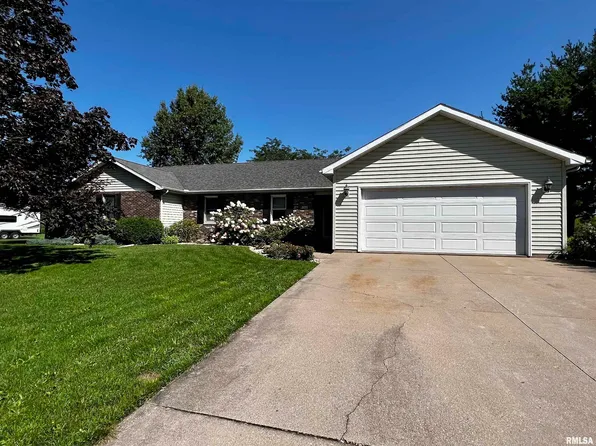 1264 Rebecca Ln, Macomb, IL 61455