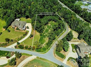 8 English Hills Dr, Asheville, NC 28804