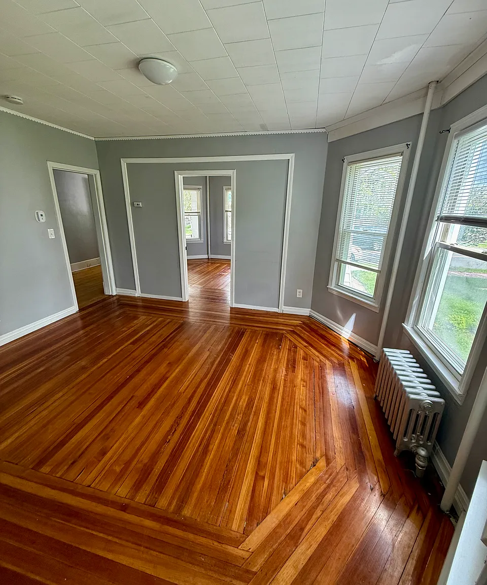 3 bed, 1050 sqft, $2,000 — Photo 4
