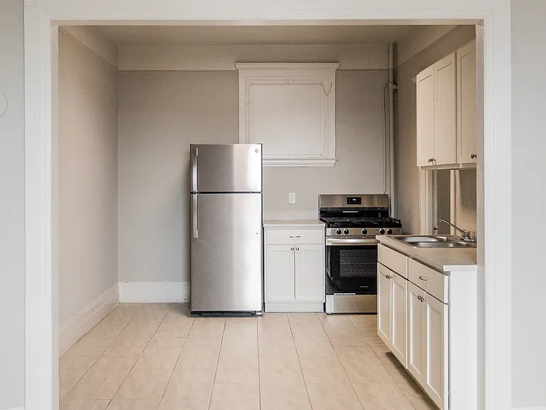 Pasadena Apartments — Photo 7
