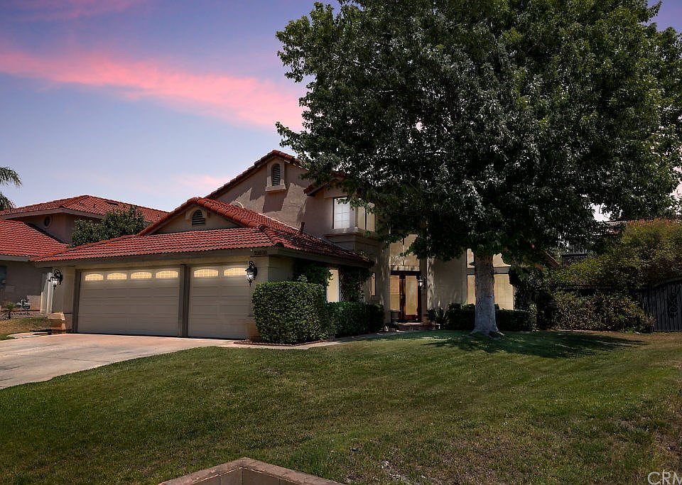 1st image of 23929 Hazelwood Dr