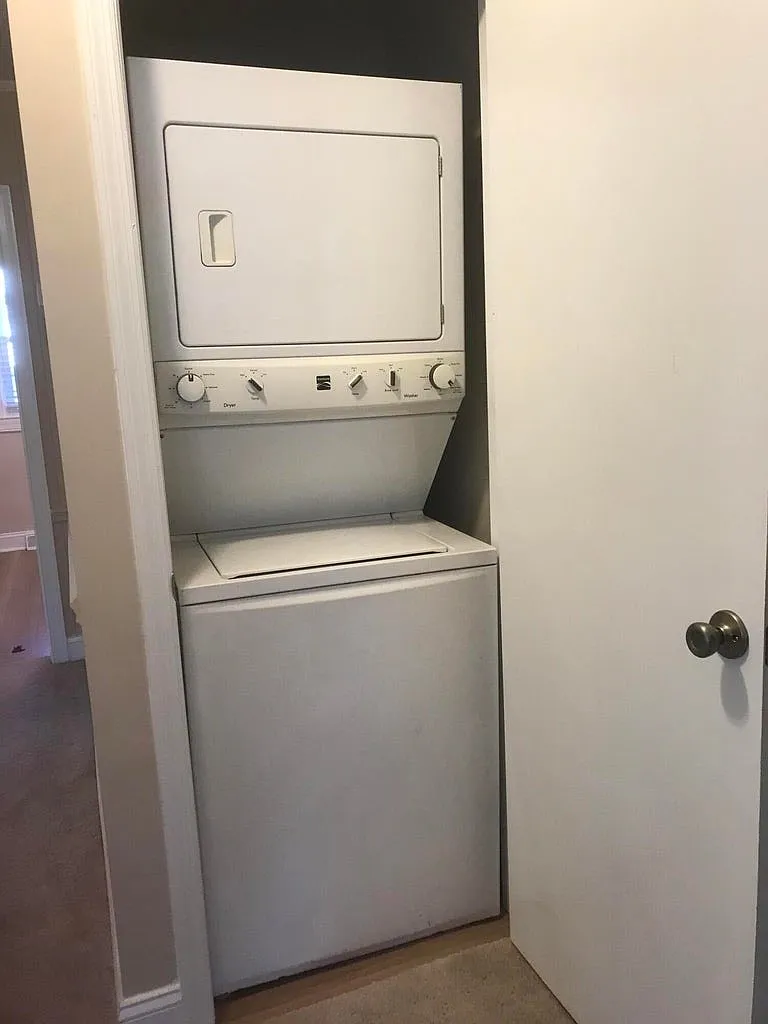 3 bed, 1100 sqft, $2,200 — Photo 3