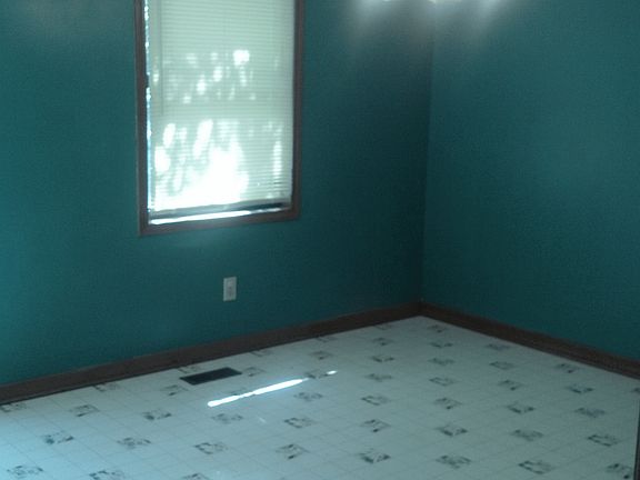 4th image of 4041 Wylie Ln