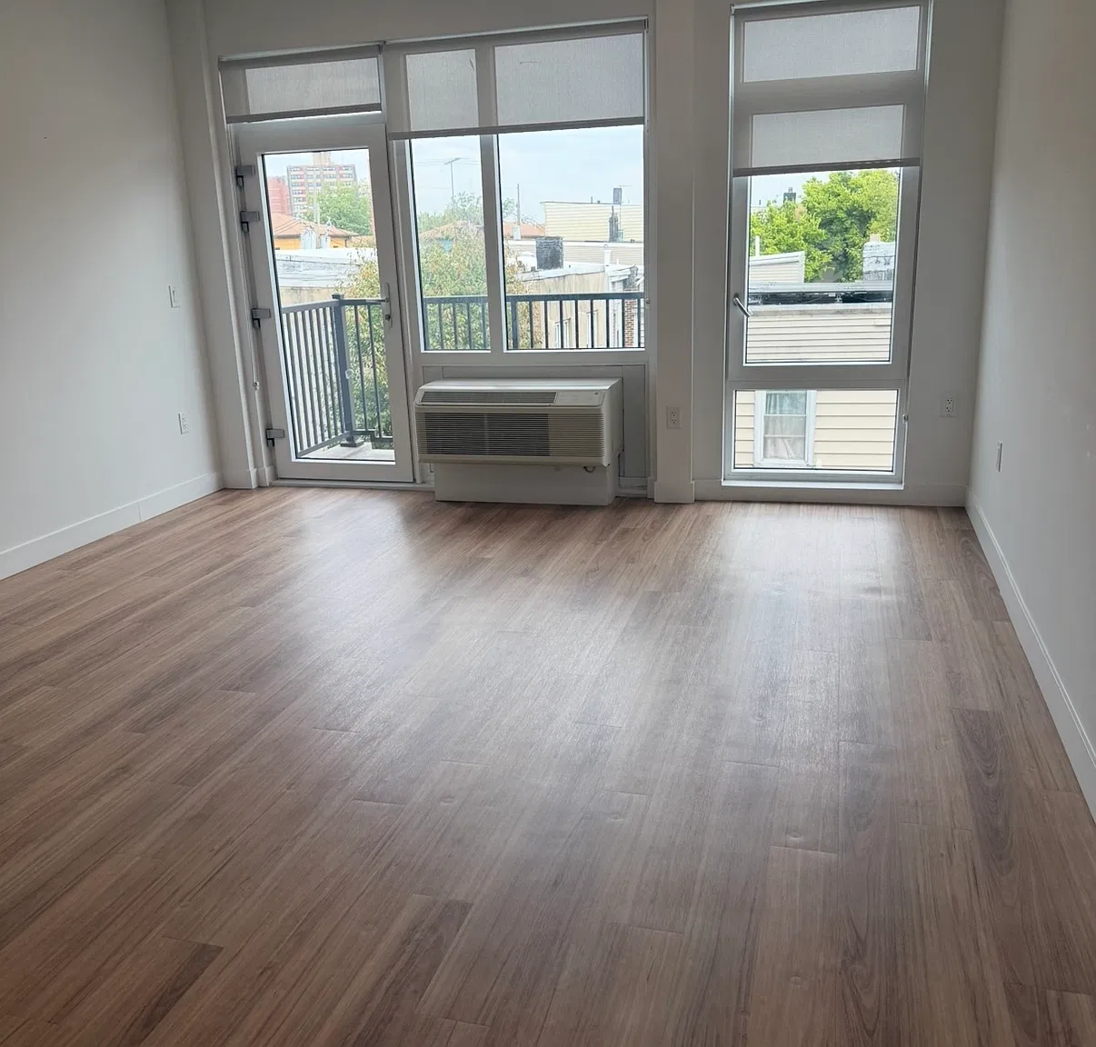 2 bed, 1011 sqft, $3,400 — Photo 3
