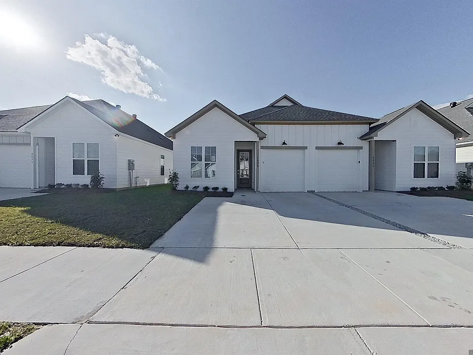 4828 Dacha Ln