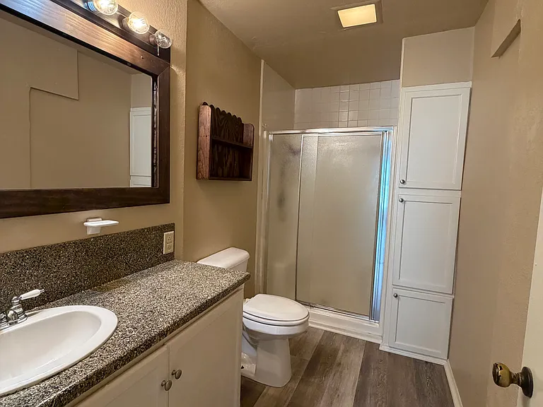 813 Beckley St — Photo 4
