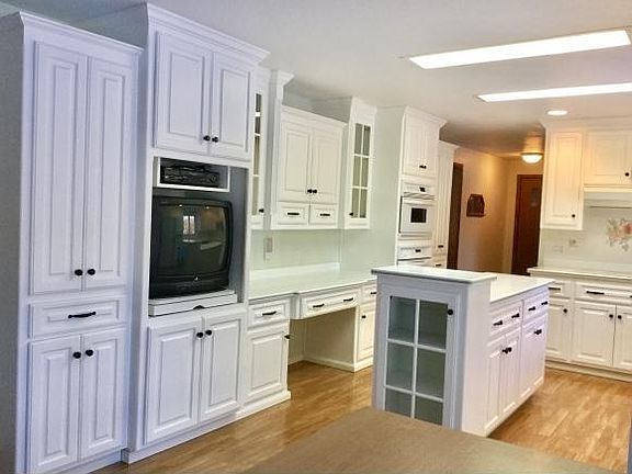 4th image of 121 Woodside Ct