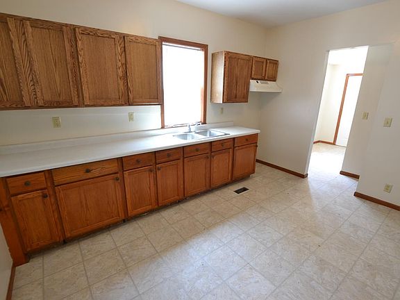 4th image of 514 Elmwood Ave