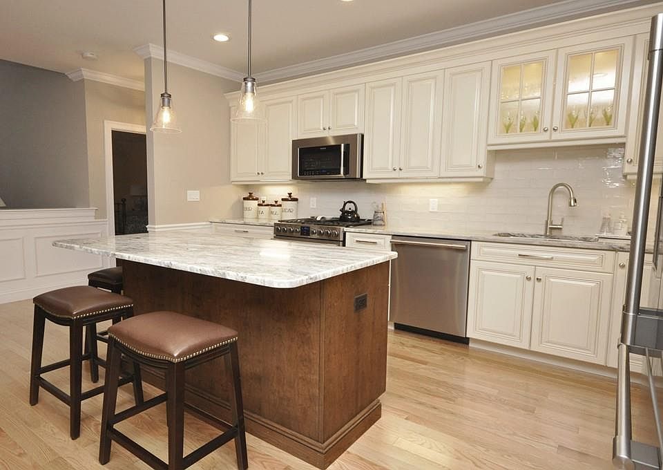 2nd image of 15 White Cedar Dr