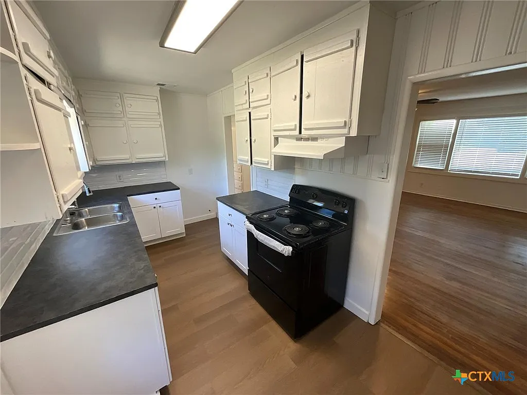 2 bed, 1.0 bath, 1422 sqft, $1,450 — Photo 4