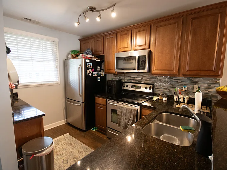 1330 Green Oaks Ln #E — Photo 6