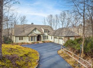 405 Kanasdatsi Dr, Brevard, NC 28712