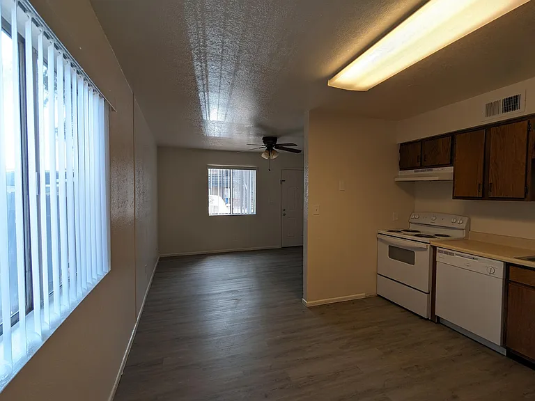 2059 N Winterhaven #101 — Photo 25