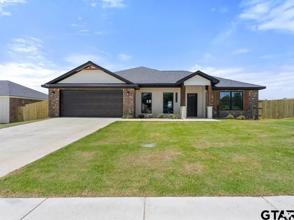 17425 Crossing Cir, Lindale, TX 75771