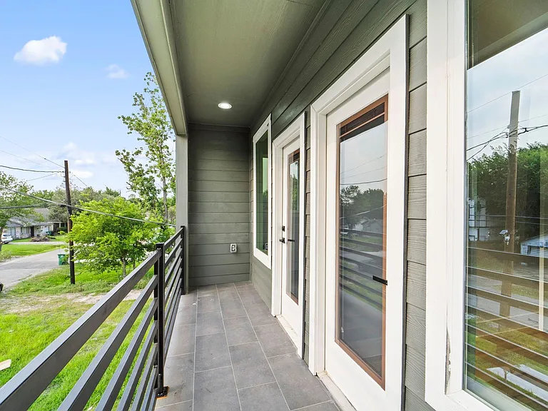 6631 Foster St — Photo 12