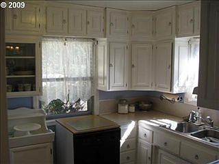 2nd image of 2124 E McLoughlin Blvd
