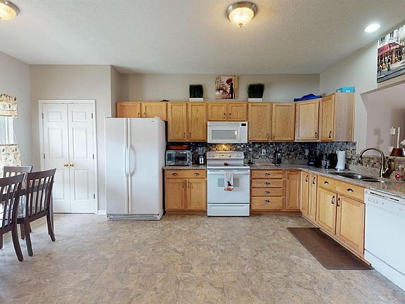 5th image of 70 Brittony Woods Dr