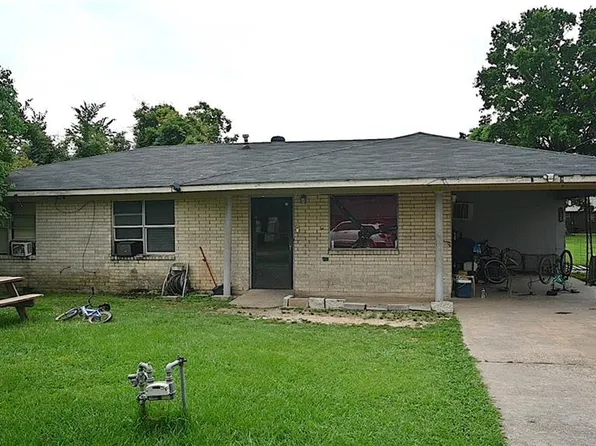 652 Richelieu Pkwy, Marksville, LA 71351