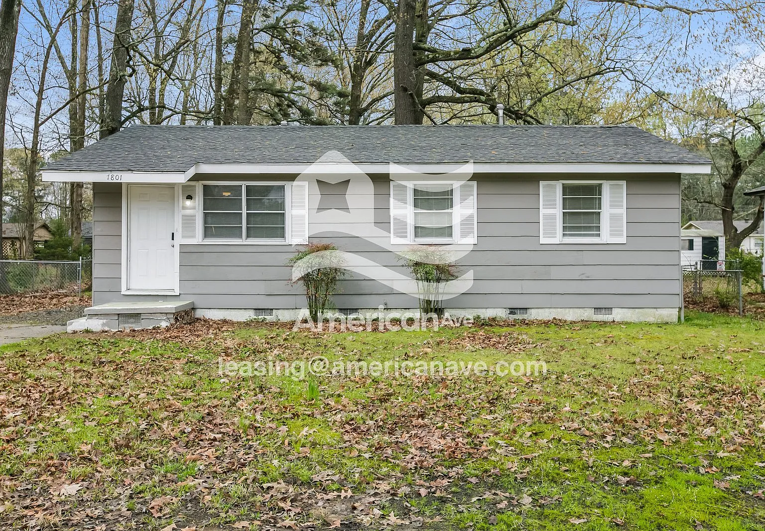3 bed, 1.0 bath, 888 sqft, $864 — Photo 1