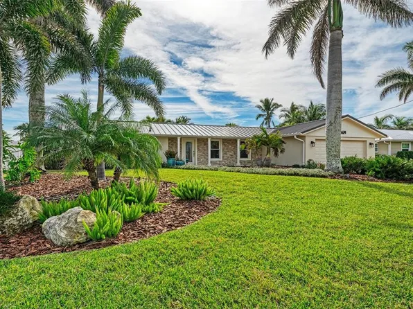 624 Foxworth Ln, Holmes Beach, FL 34217