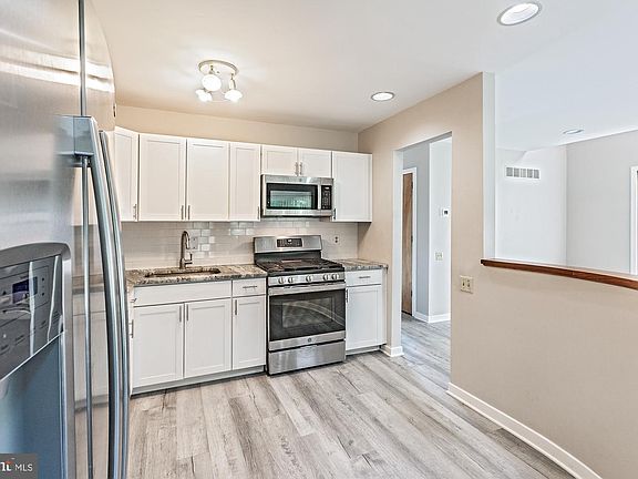 5th image of 11 Falcon Ct