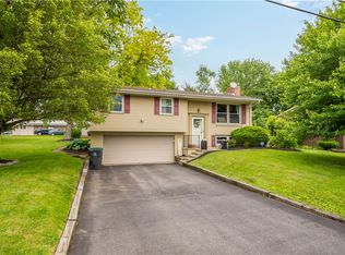 25 Rolling Rd, Cranberry Township, PA 16066