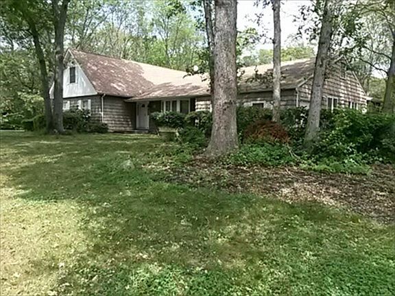 2nd image of 37 Leeside Dr