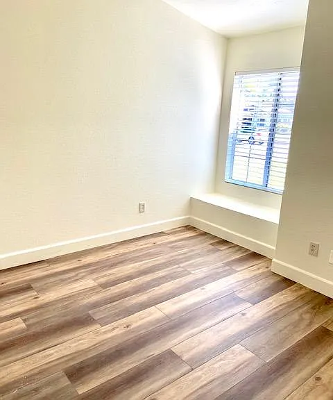 25484 Knollwood Dr — Photo 4