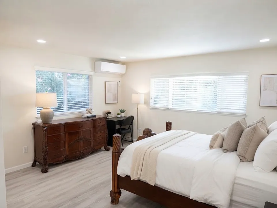 3288 Cabrillo Dr