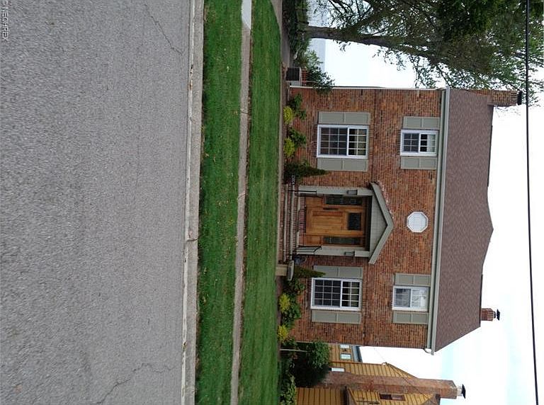 1st image of 23804 Cliff Dr