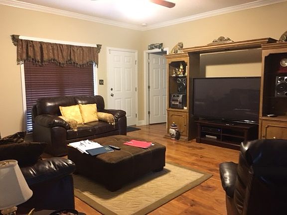 4th image of 104 Alder Dr