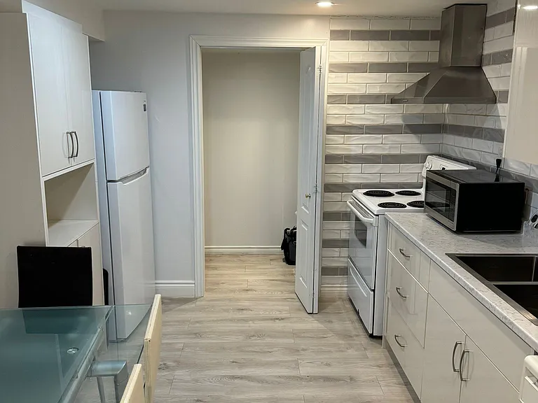 133 Austinpaul Dr #LOWER — Photo 11