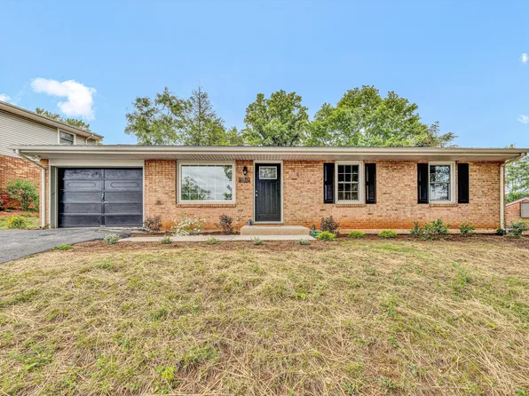 503 Crofton Dr, Vinton, VA 24179