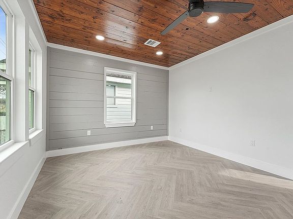 4th image of 5123 Avenue L