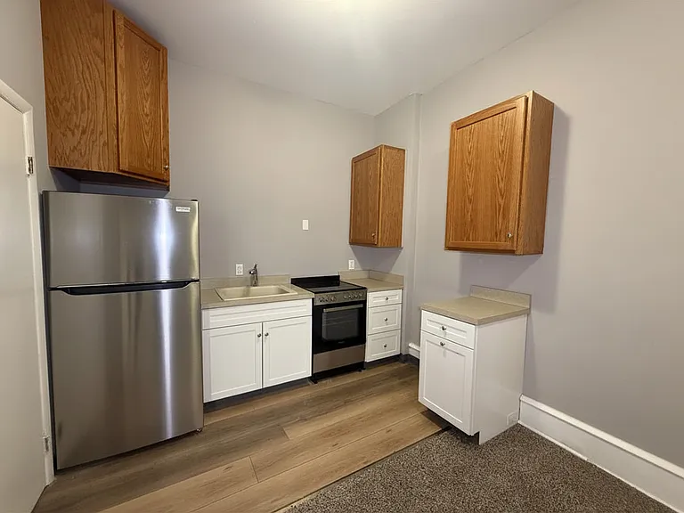 441 Sharon Ave #A — Photo 3