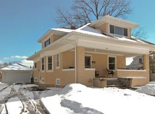 667 South St, Elgin, IL 60123