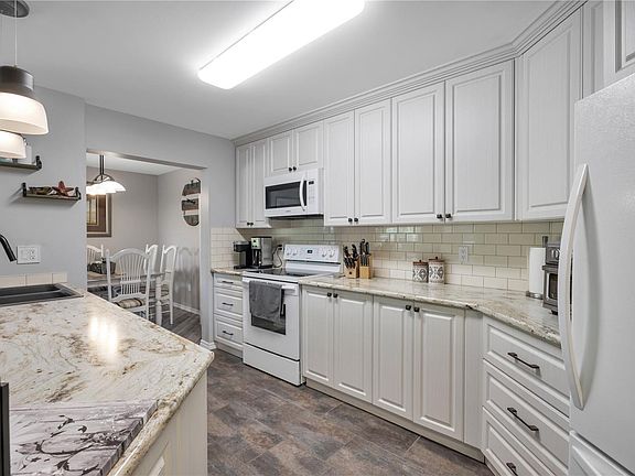 5th image of 770 Poplar St #204