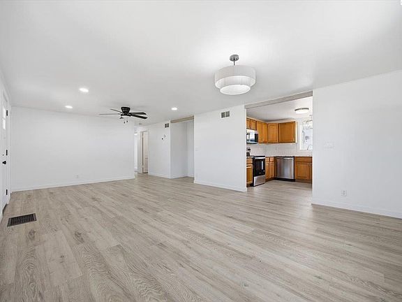 4th image of 1207 Acacia Ave