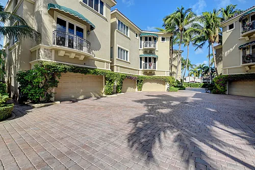 921 Osceola Dr #4 Photo 1