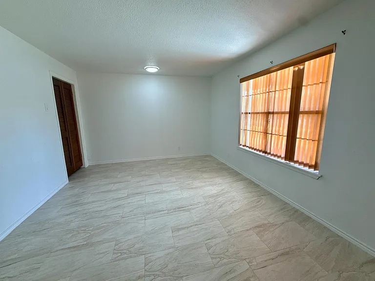 201 Gumwood Ln — Photo 11