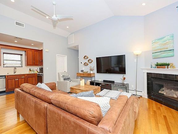 4th image of 2571 Harway Ave #3B
