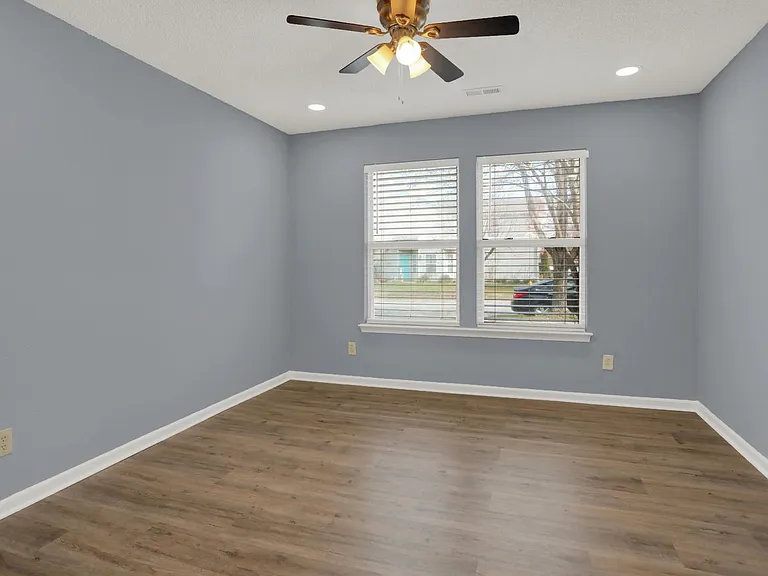 12674 Crescent Dr — Photo 3