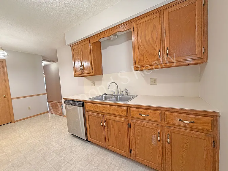 1442 / 1444 W Rainey Duplex — Photo 10